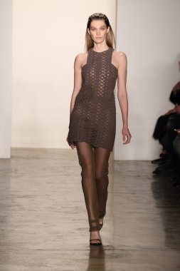 Jonathan Simkhai defile