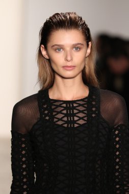 Jonathan Simkhai defile
