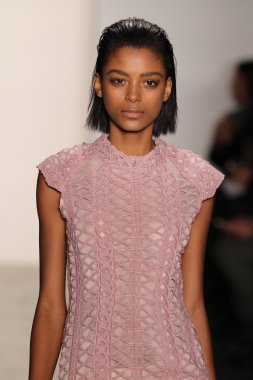 Jonathan Simkhai defile