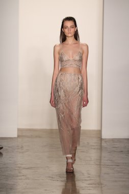 Jonathan Simkhai defile
