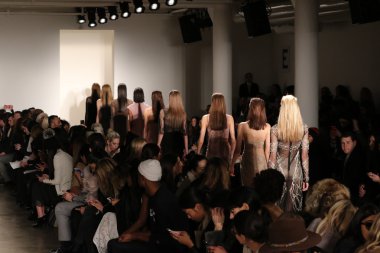 Jonathan Simkhai defile