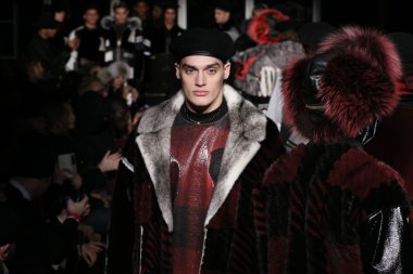 Astrid Andersen pist yapılan moda hafta Güz