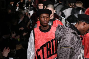 Astrid Andersen pist yapılan moda hafta sonbahar 2015