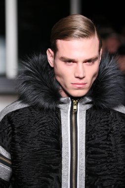 Astrid Andersen pist yapılan moda hafta sonbahar 2015