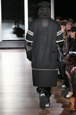 Astrid Andersen pist yapılan moda hafta sonbahar 2015