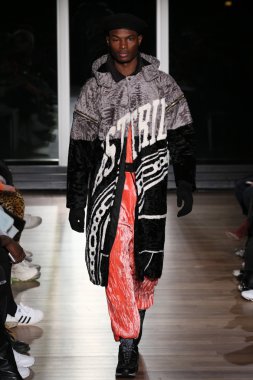 Astrid Andersen pist yapılan moda hafta sonbahar 2015