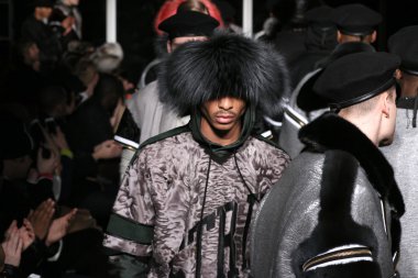 Astrid Andersen pist yapılan moda hafta sonbahar 2015