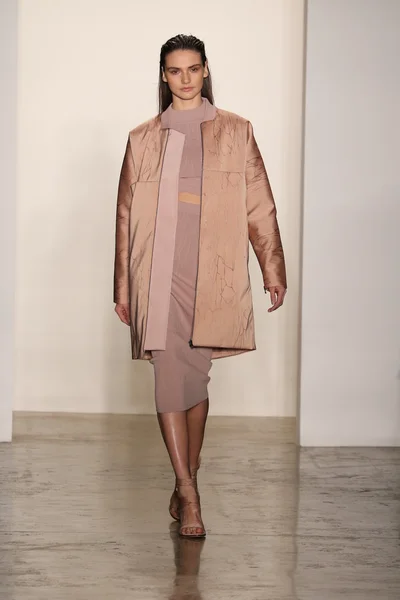 Jonathan Simkhai pokaz mody — Zdjęcie stockowe