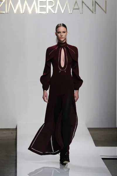 Zimmermann pokaz mody podczas Mercedes-Benz Fashion Week jesień — Zdjęcie stockowe