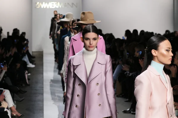 Zimmermann modevisning under Mercedes-Benz Fashion Week höst — Stockfoto