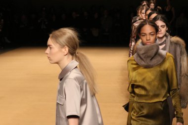 Sally Lapointe'ye defile