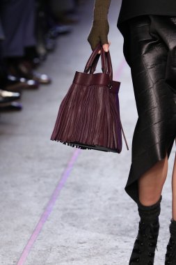 Milly Michelle Smith göstermek