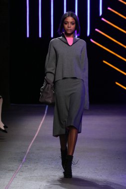 Milly Michelle Smith göstermek