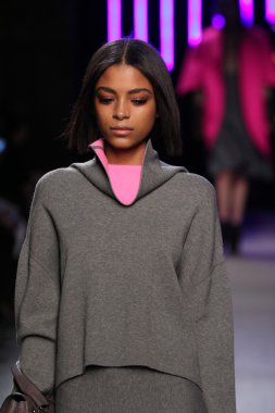 Milly Michelle Smith göstermek