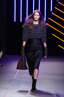 Milly Michelle Smith göstermek