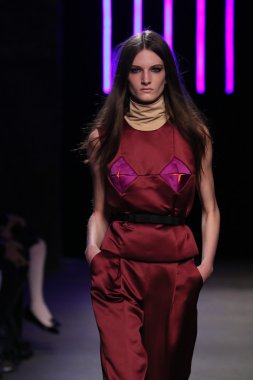 Milly Michelle Smith göstermek