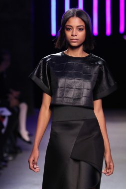 Milly Michelle Smith göstermek