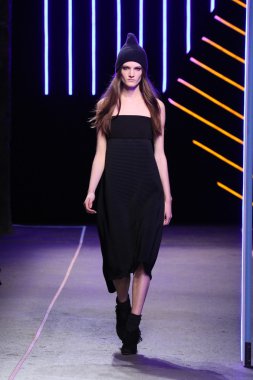 Milly Michelle Smith göstermek