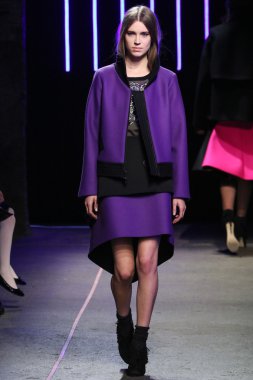 Milly Michelle Smith göstermek