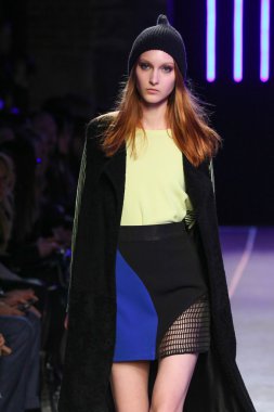 Milly Michelle Smith göstermek