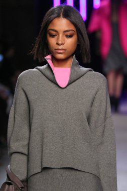 Milly Michelle Smith göstermek