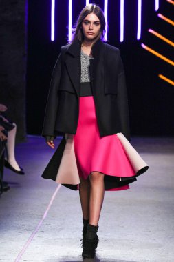 Milly Michelle Smith göstermek