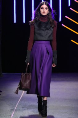 Milly Michelle Smith göstermek