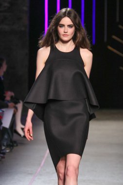 Milly Michelle Smith göstermek