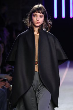 Milly Michelle Smith göstermek