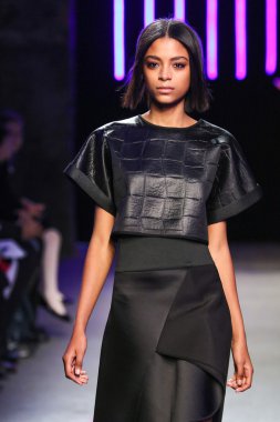 Milly Michelle Smith göstermek