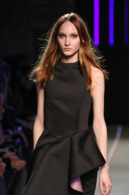 Milly Michelle Smith göstermek