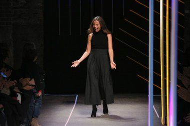 Milly Michelle Smith göstermek