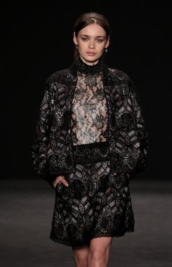 Vivienne Tam moda defilesi