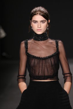 Vivienne Tam moda defilesi