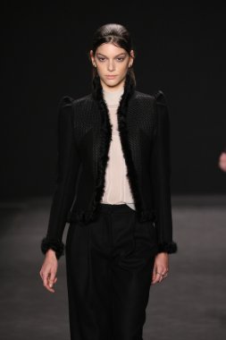 Vivienne Tam moda defilesi