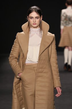 Vivienne Tam moda defilesi