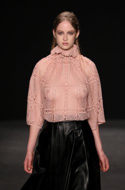 Vivienne Tam moda defilesi