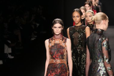 Vivienne Tam moda defilesi