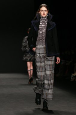 Vivienne Tam moda defilesi