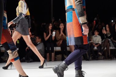 New York Life defile