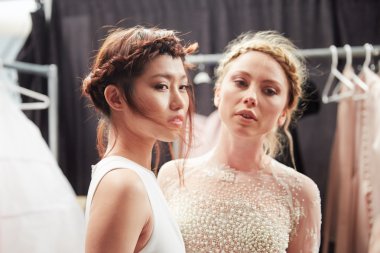 New York Life defile