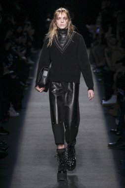 Model giyen Alexander Wang