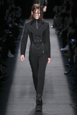 Model giyen Alexander Wang