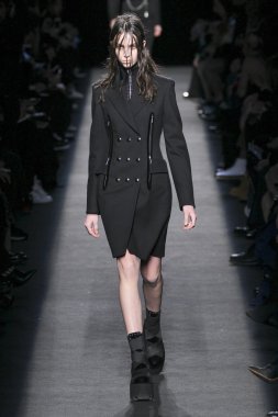 Model giyen Alexander Wang