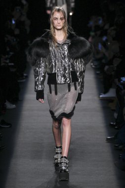 Model giyen Alexander Wang