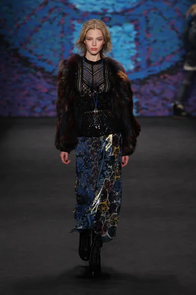 Anna Sui modeshow — Stockfoto