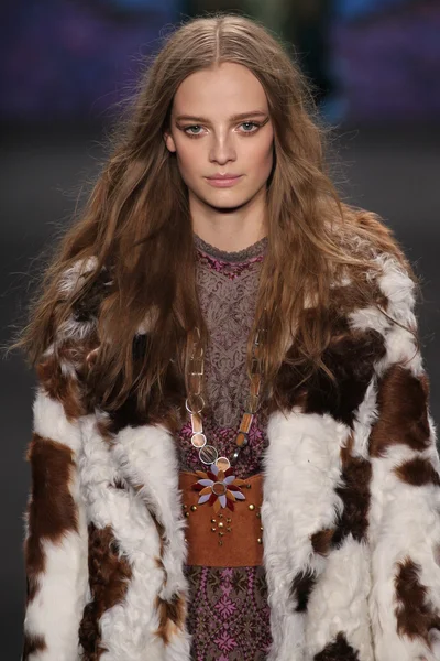 Anna Sui modeshow — Stockfoto