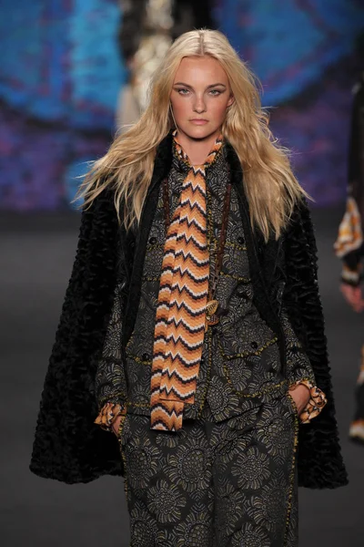 Anna Sui modeshow — Stockfoto