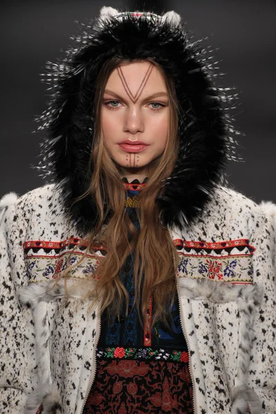 Anna Sui fashion show — Stock Photo, Image