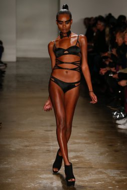 Chromat Aw15: Mindware defile